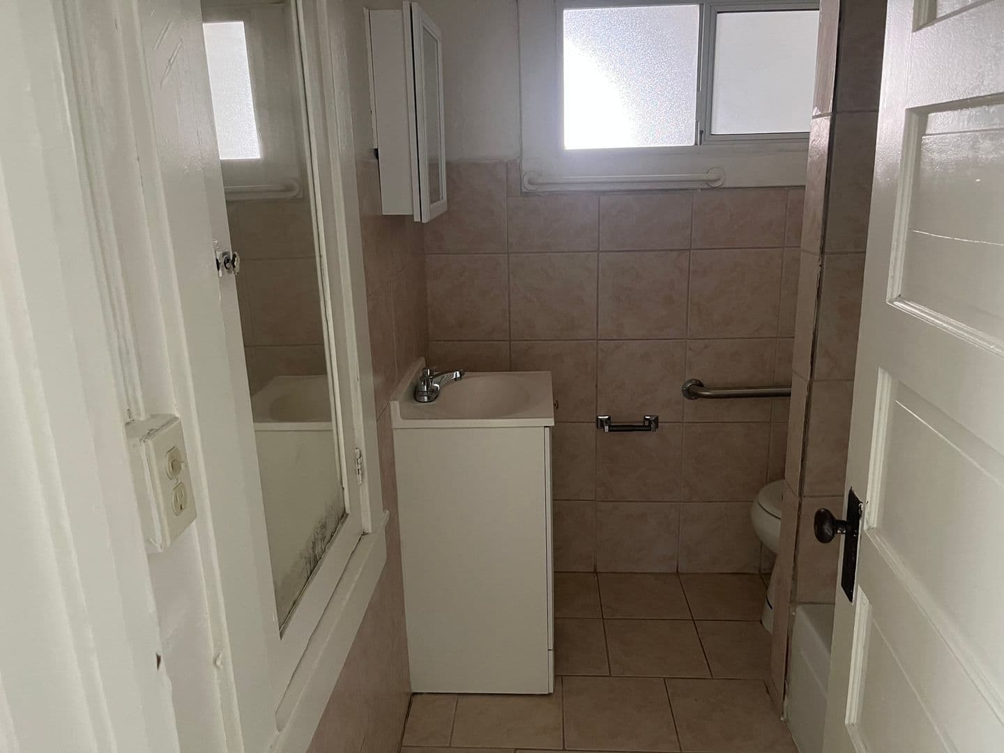 Barstow Apartment: 200 W Cottage