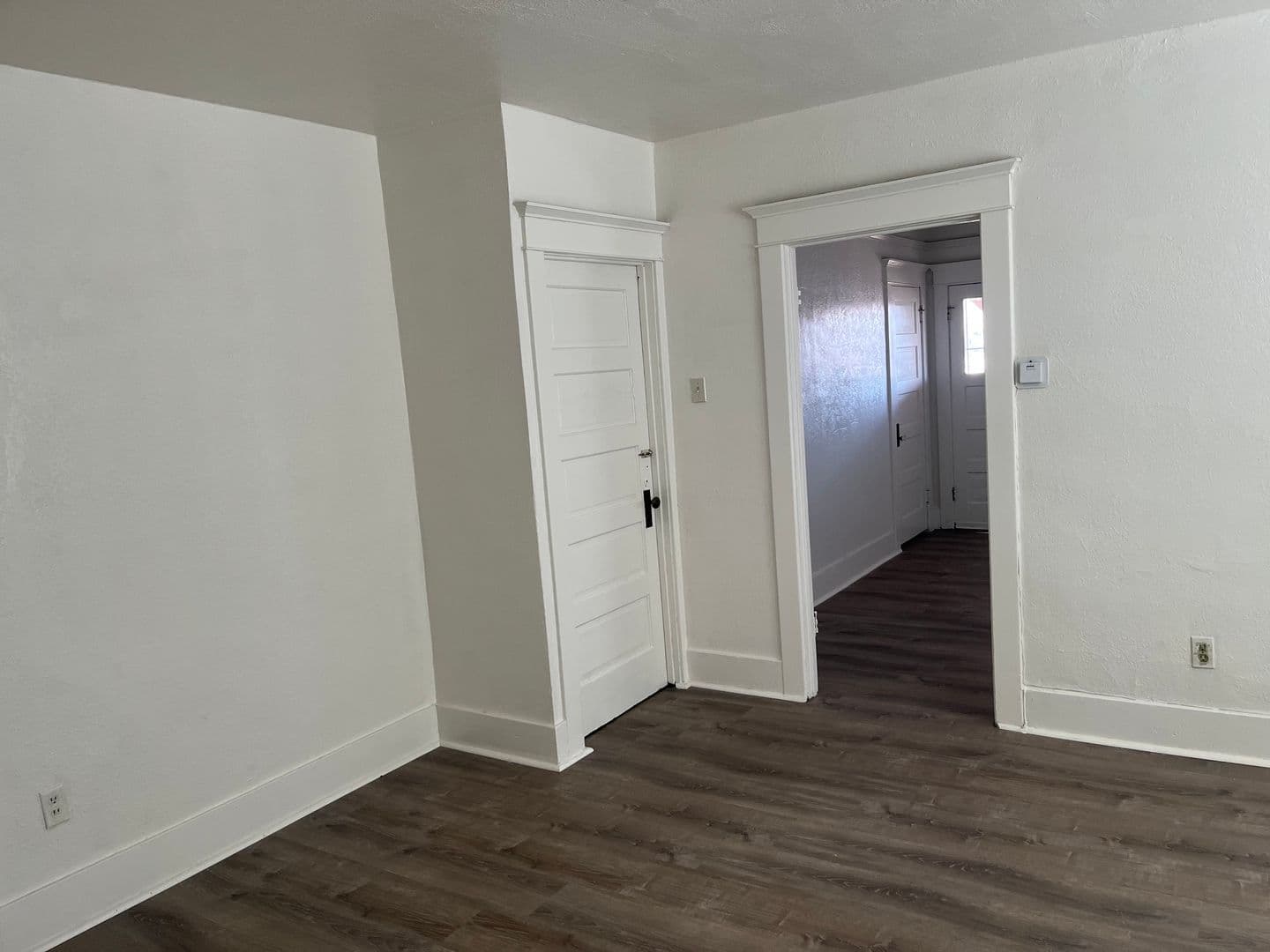 Barstow Apartment: 200 W Cottage