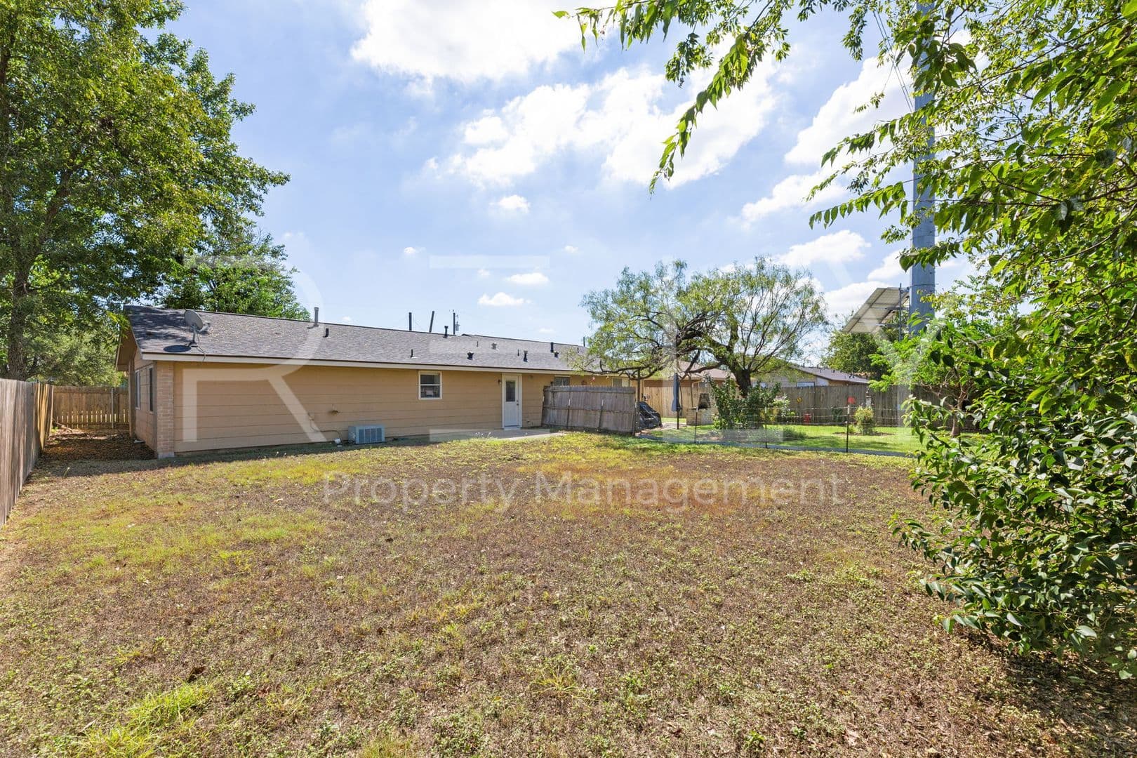 Georgetown Apartment: 409 E Janis Dr