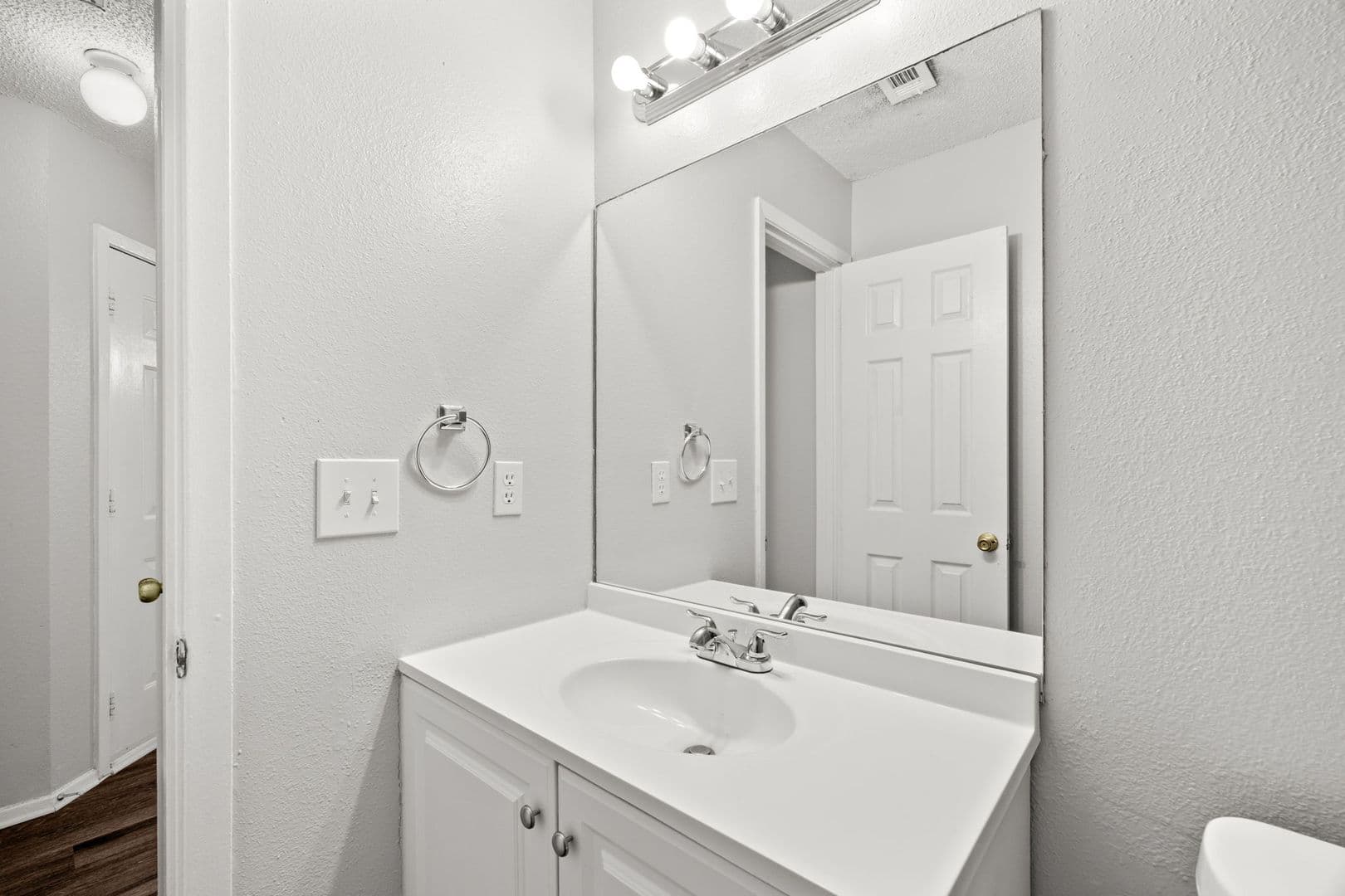 Austin Apartment: 12130 Thompkins Dr