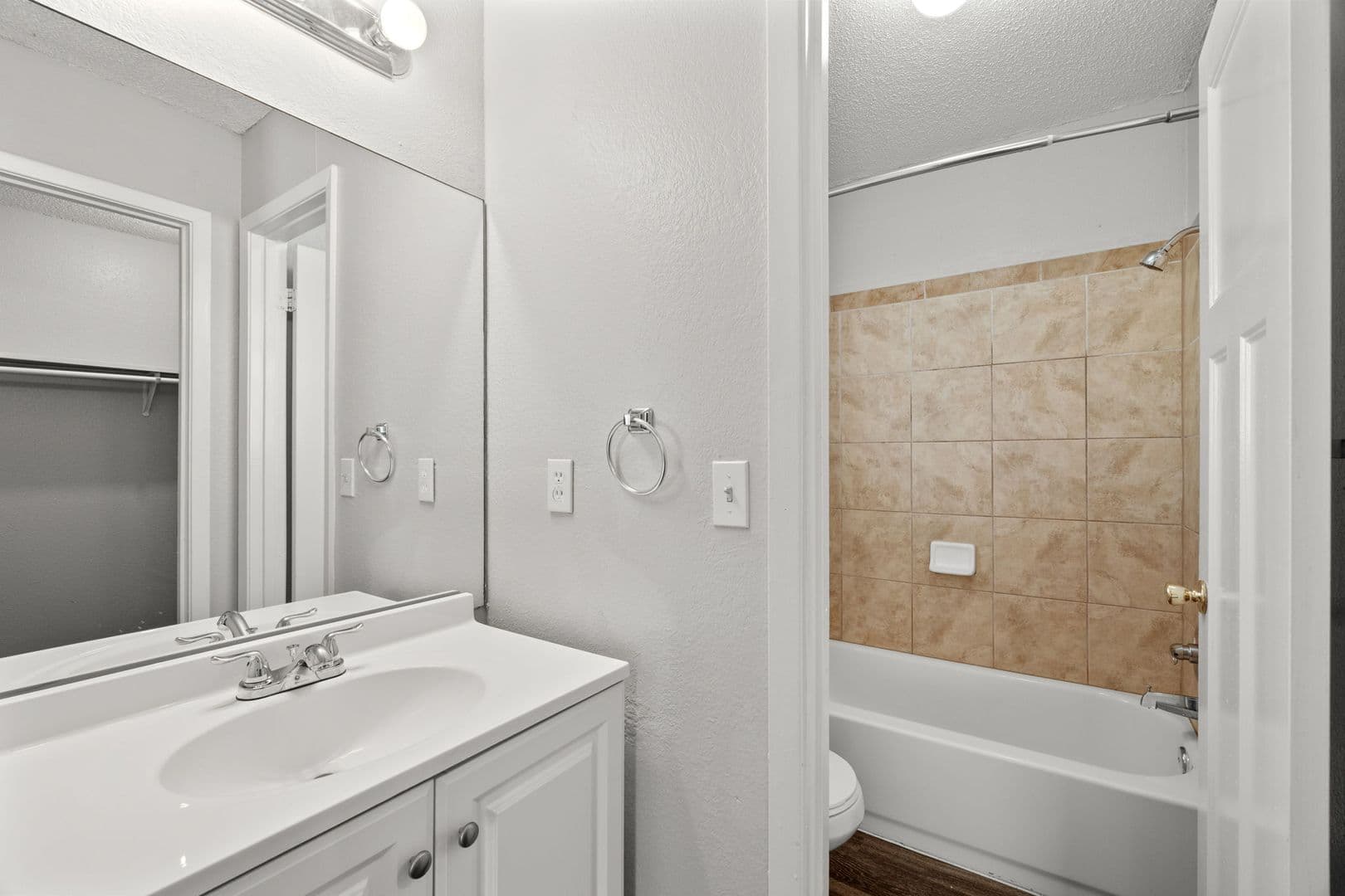 Austin Apartment: 12130 Thompkins Dr