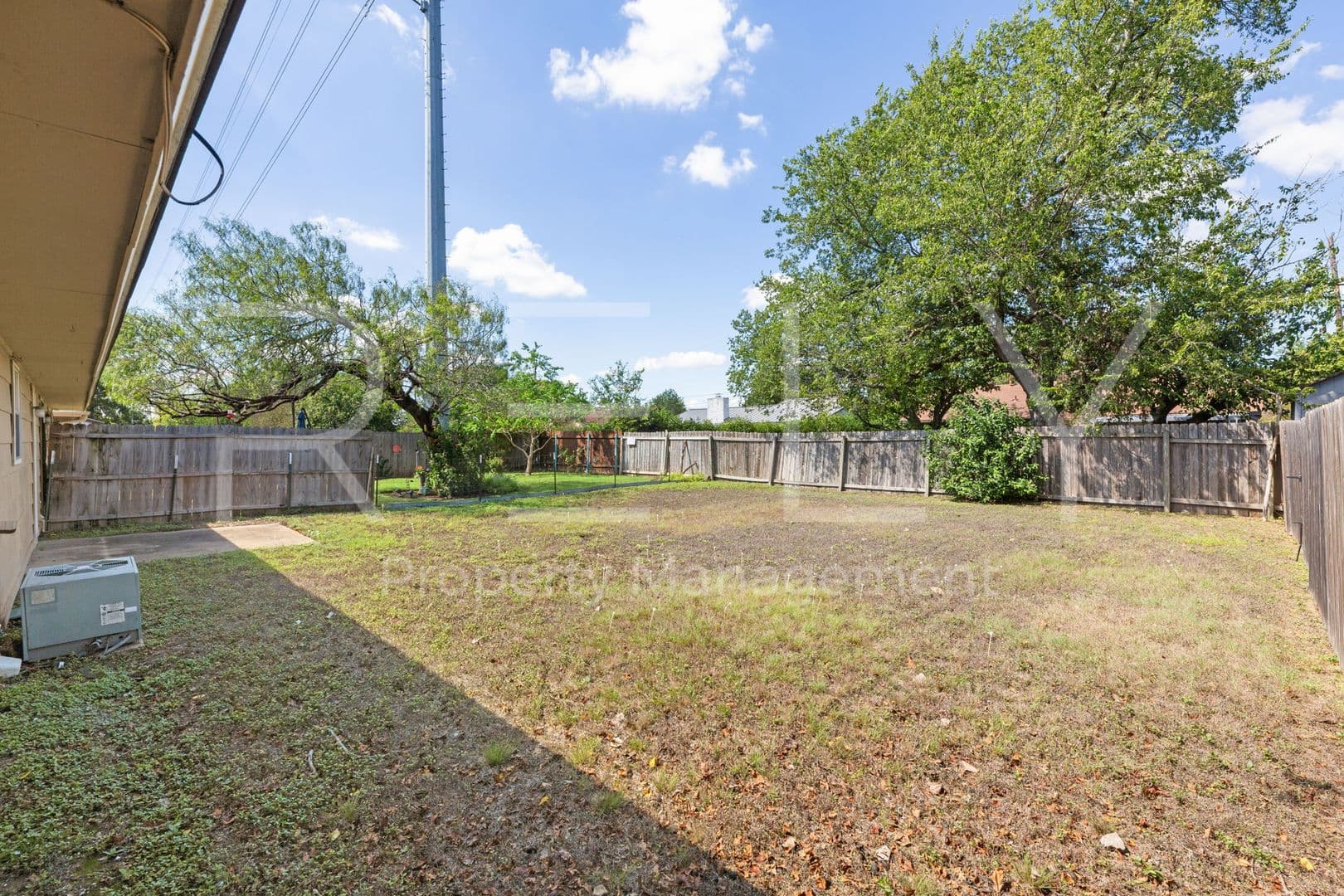 Georgetown Apartment: 409 E Janis Dr