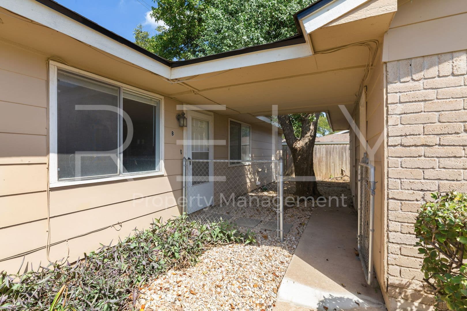 Georgetown Apartment: 409 E Janis Dr