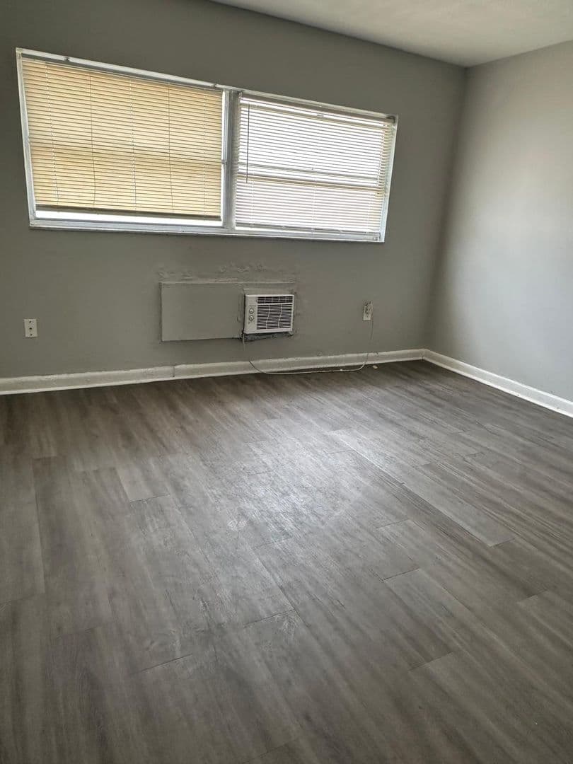 Tampa Apartment: 11603 N 22nd Street