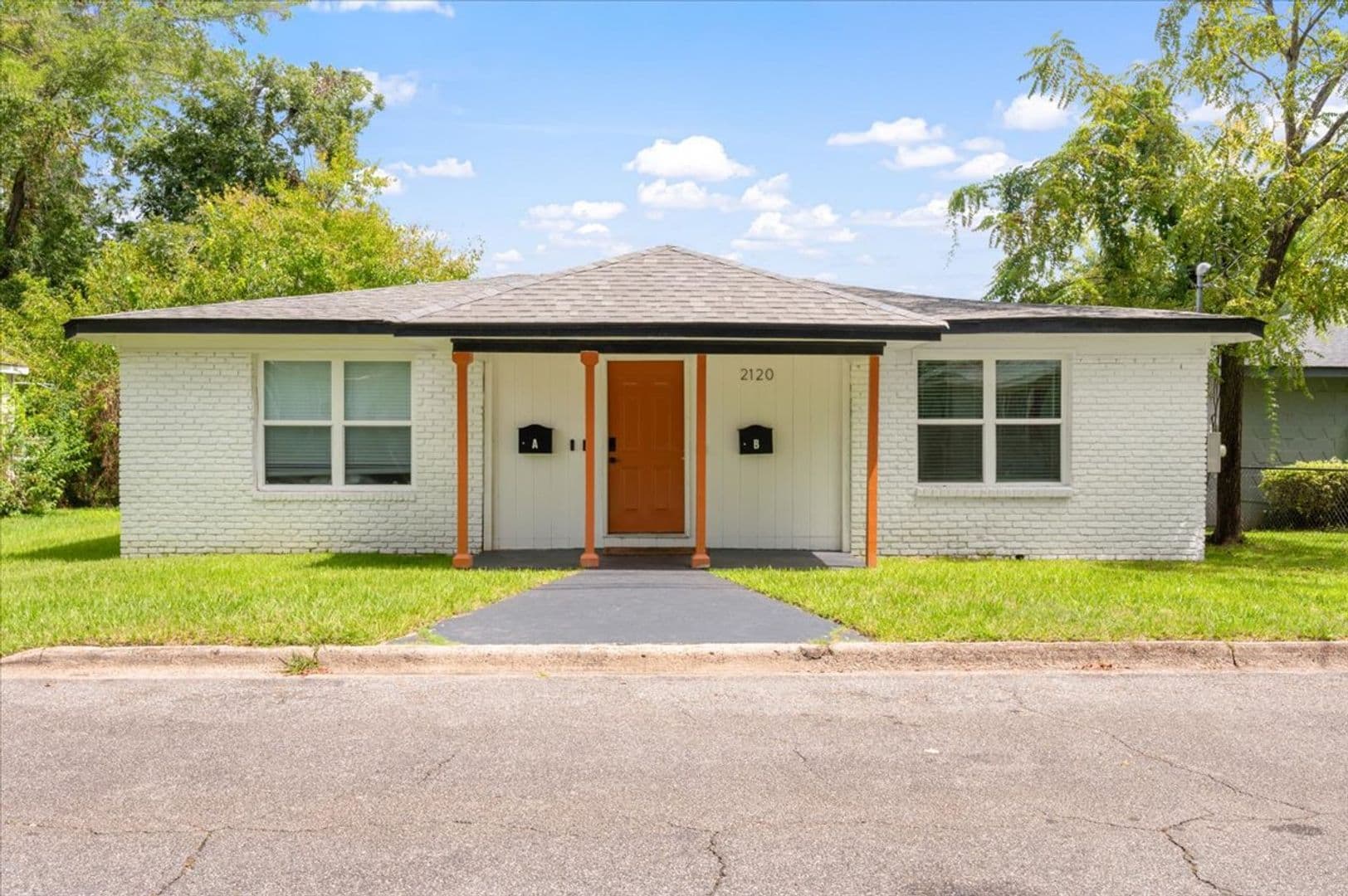 Savannah House: 2120 Krenson St.