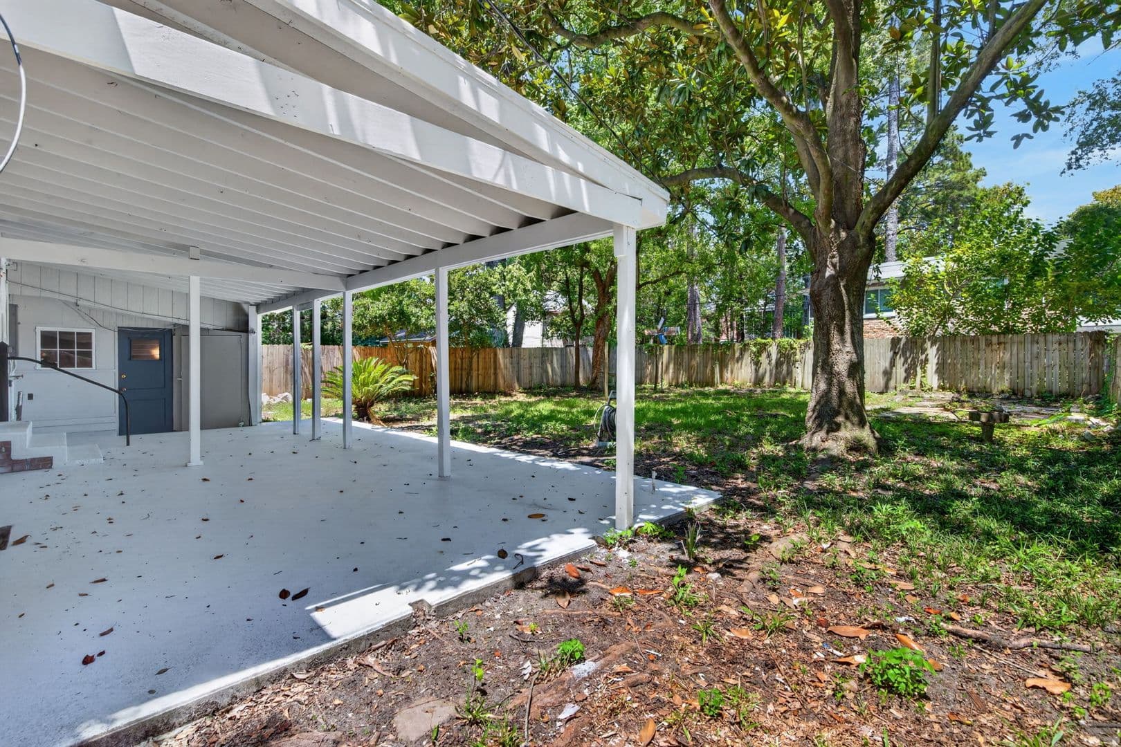 Savannah House: 216 E 57th St.