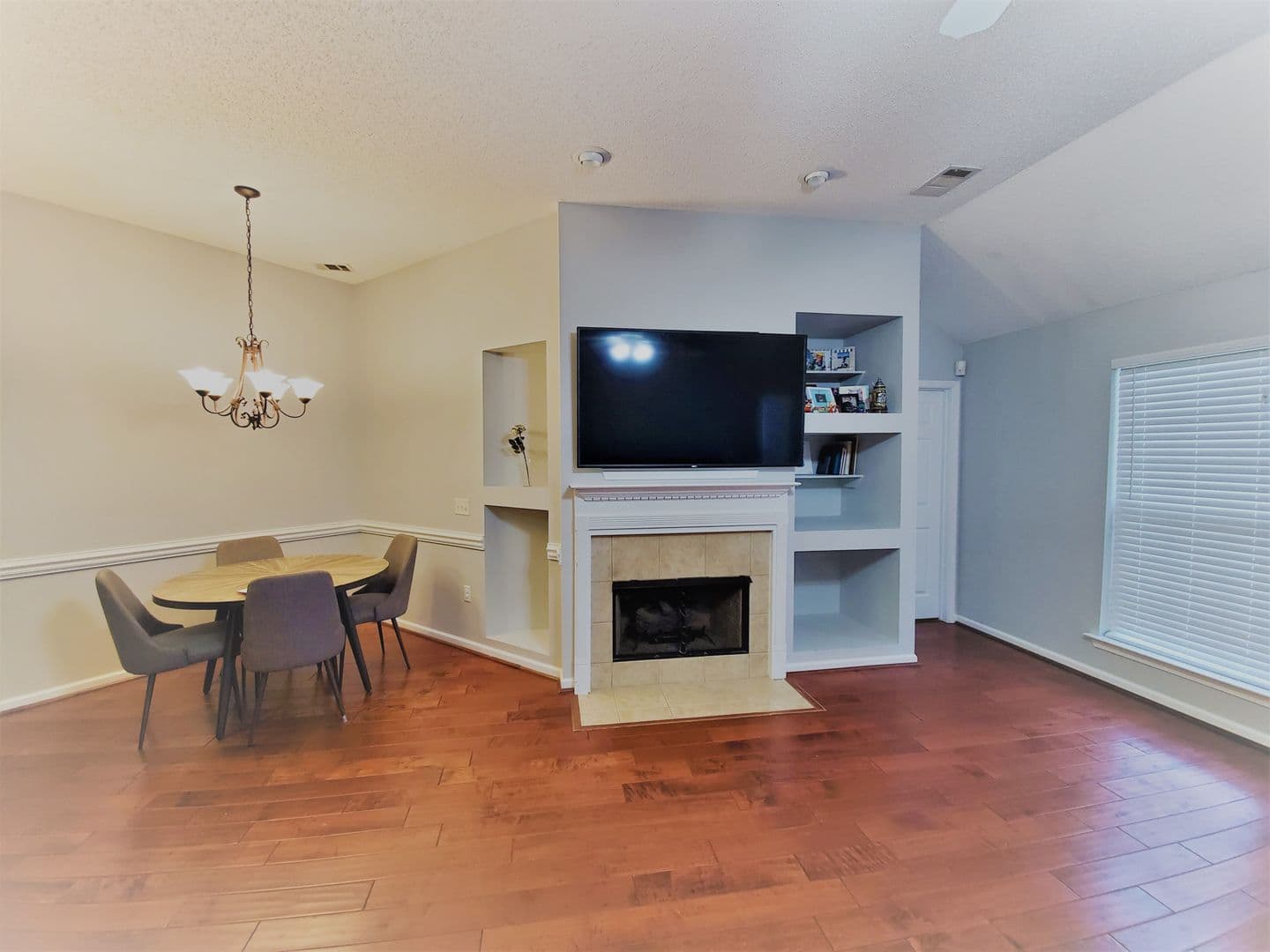Richmond Hill House: 136 Lancaster Way