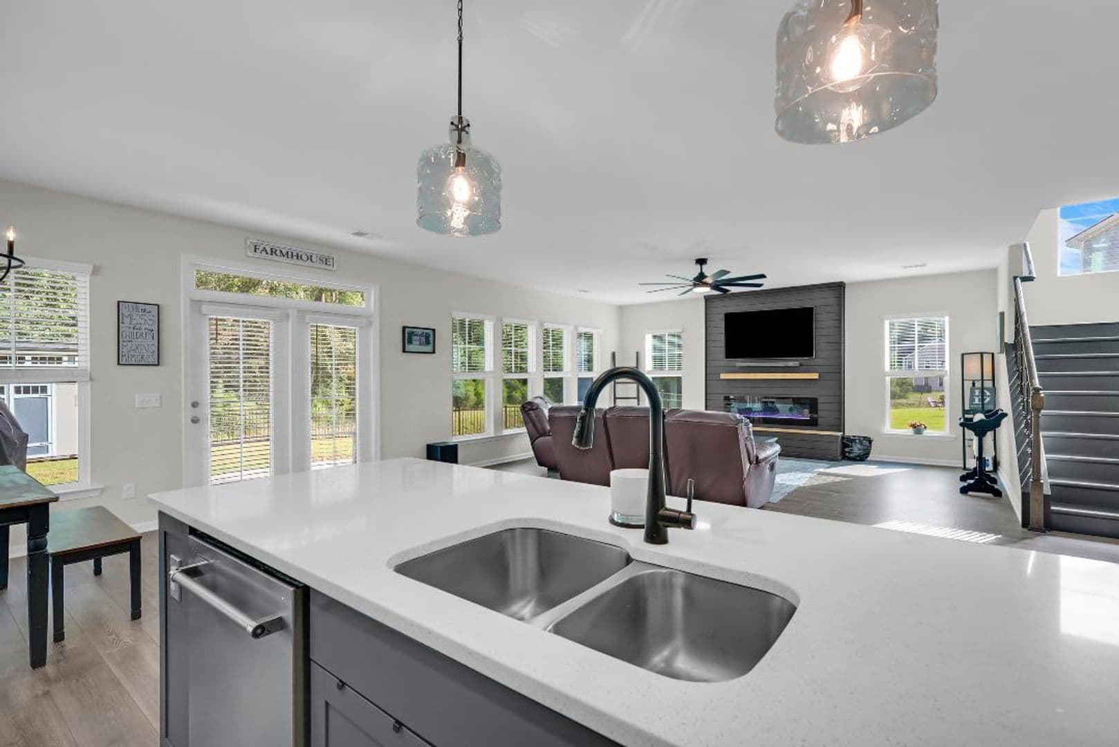 Savannah House: 24 Headlands Ct.