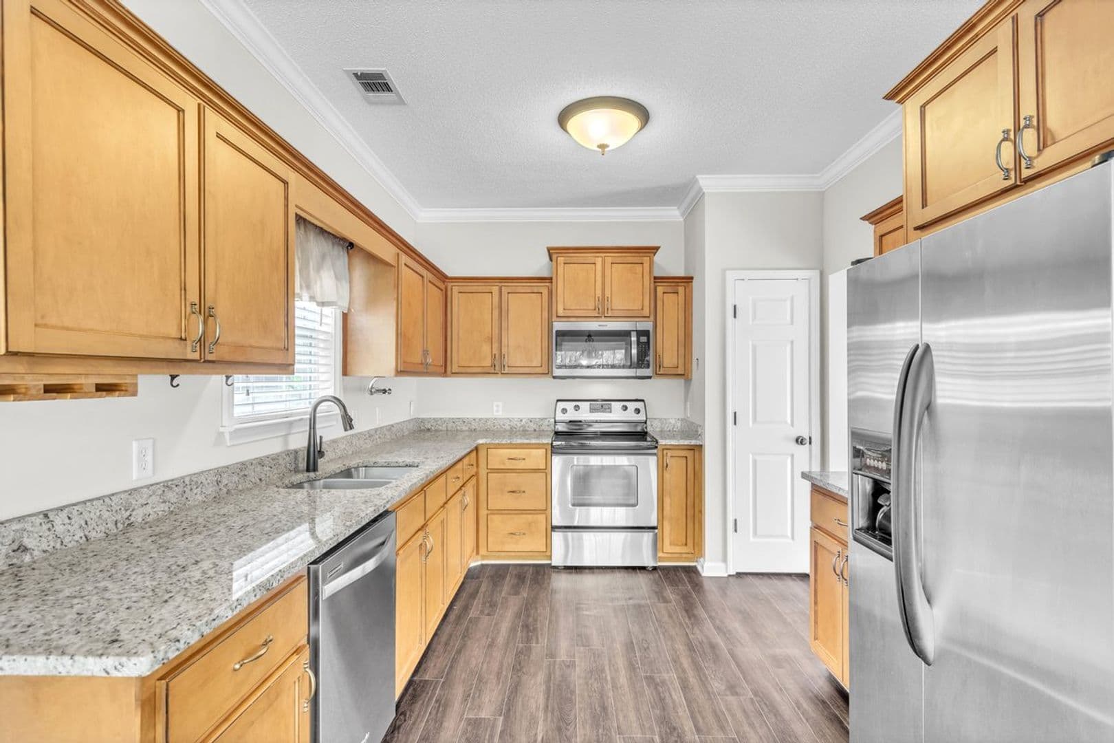 Richmond Hill House: 185 Oak Ridge Circle