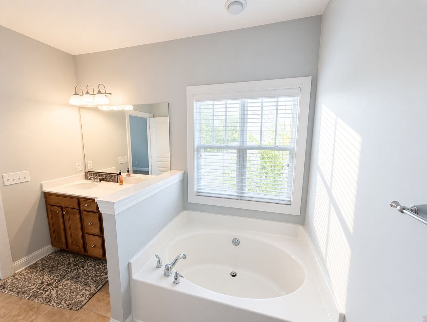 Pooler House: 301 Lake View Dr.