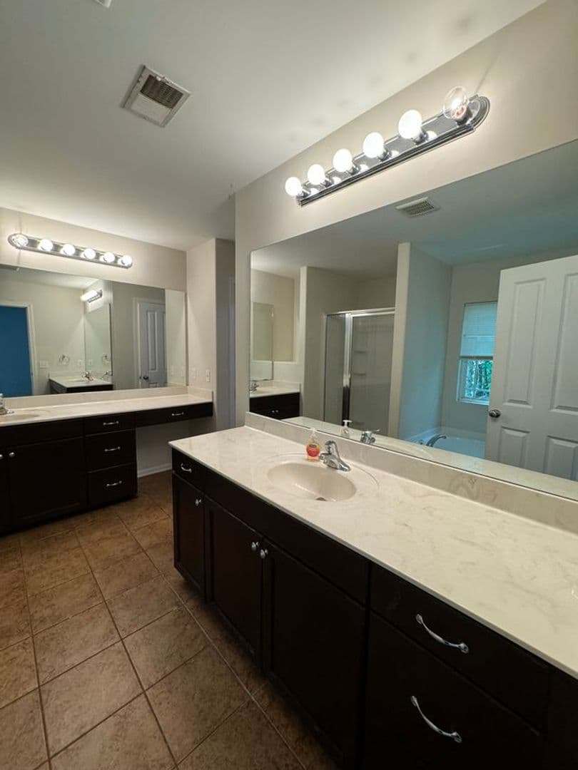 Richmond Hill House: 670 Summer Hill Way