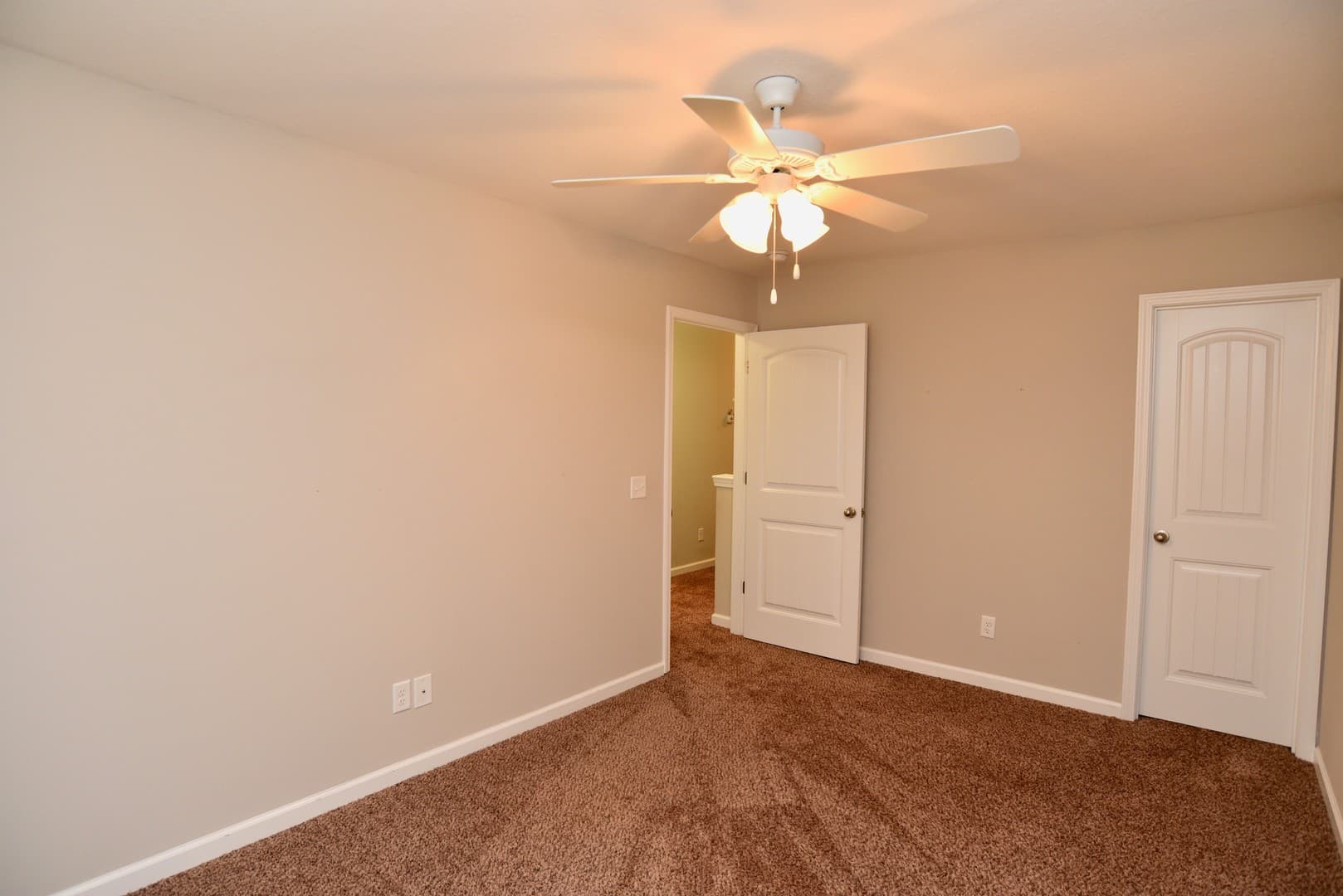 Richmond Hill Townhome: 45 Walker Court