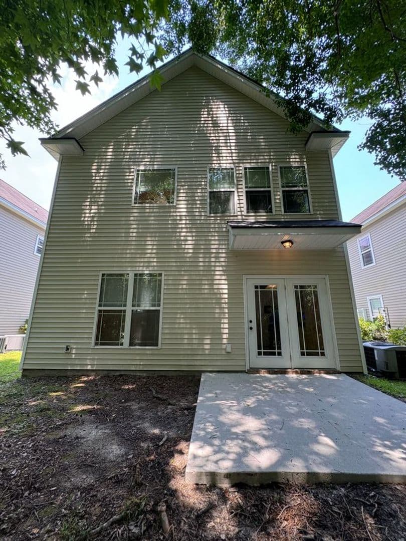 Richmond Hill House: 670 Summer Hill Way