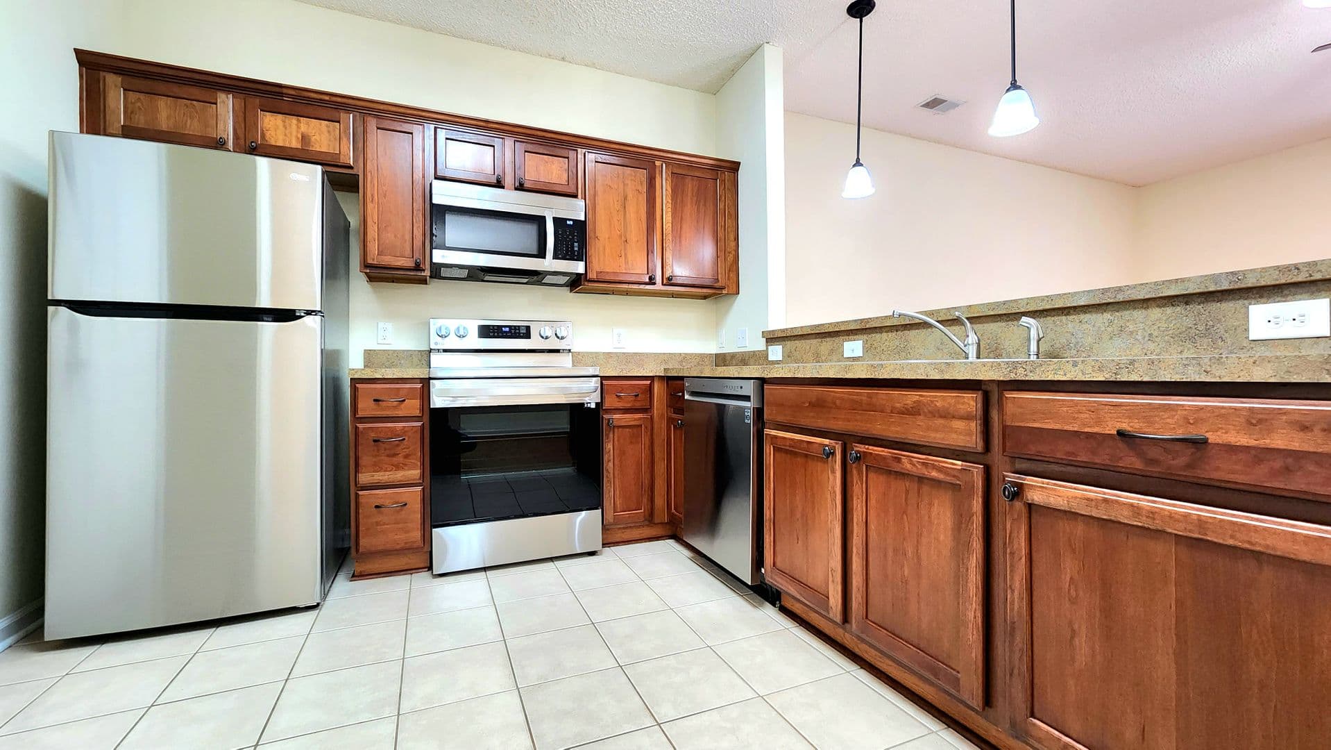 Richmond Hill House: 485 Canyon Oak Loop