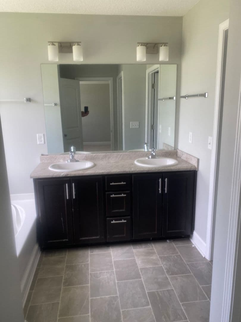 Midway House: 26 Kinlock Ct.