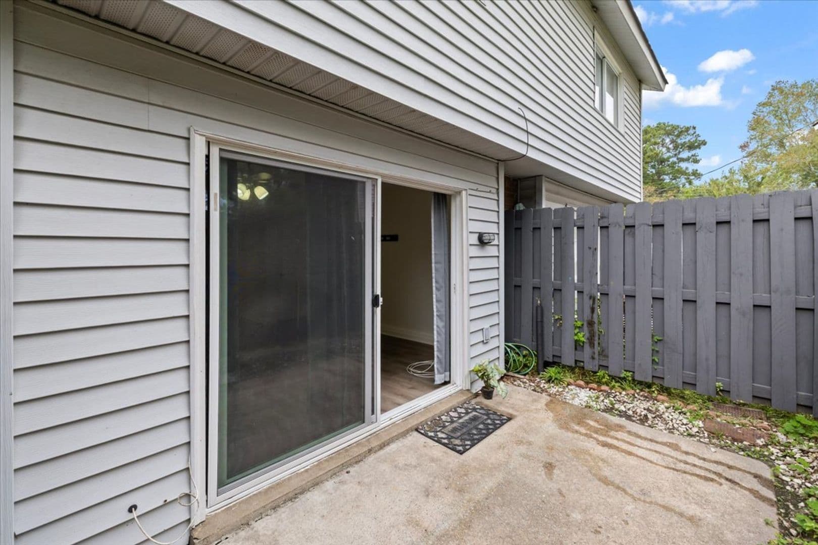 Savannah House: 68 Knollwood Circle