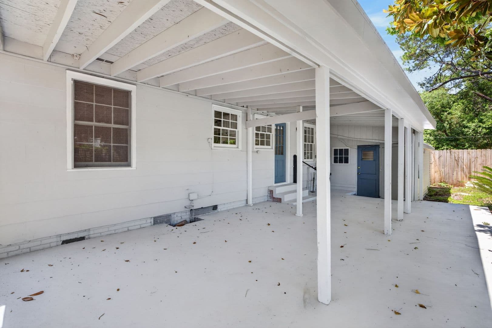 Savannah House: 216 E 57th St.