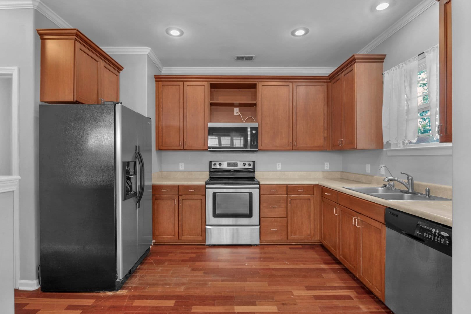 Richmond Hill House: 690 Summer Hill Way