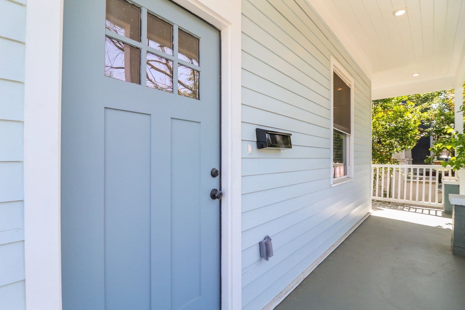 Savannah House: 826 West Victory Dr.
