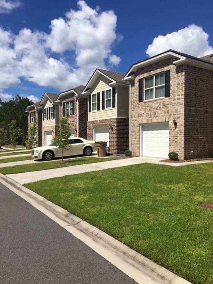 Richmond Hill Townhome: 10 Connor Loop