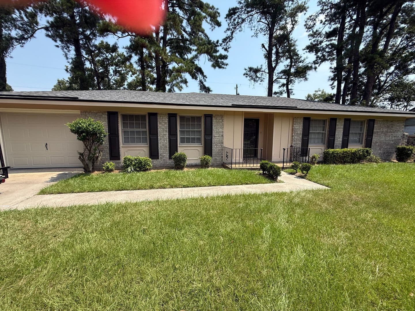 Savannah House: 1420 Claremont Circle