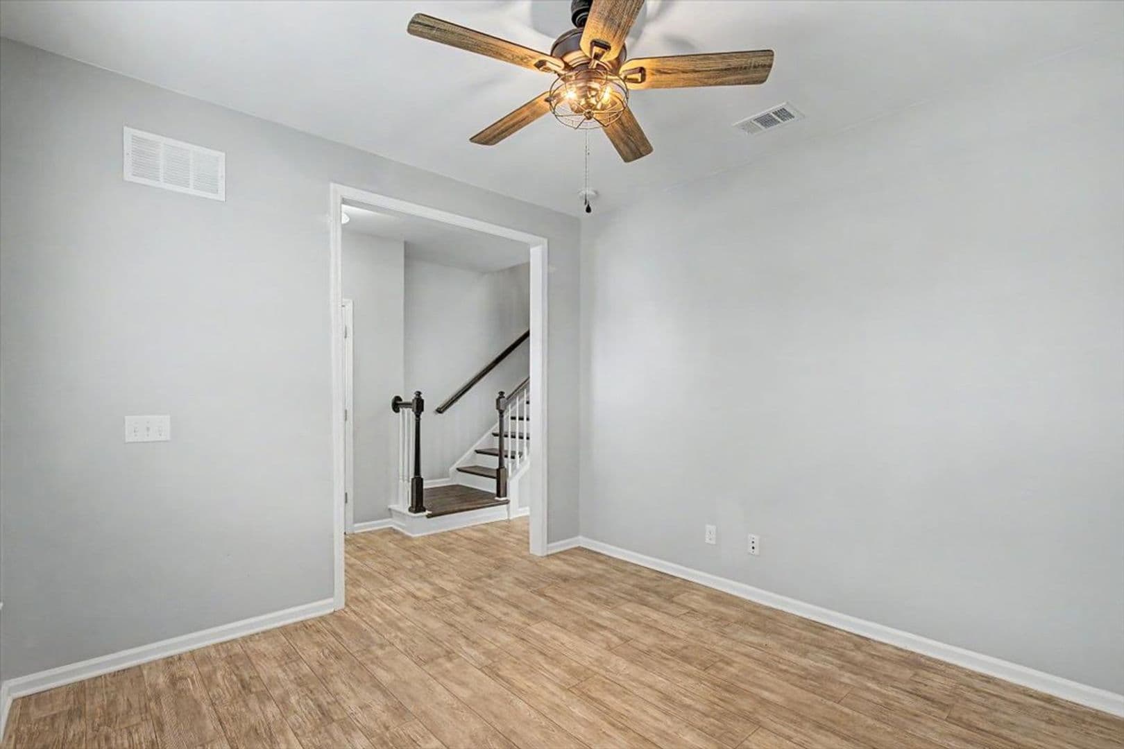 Richmond Hill House: 18 Minning Loop