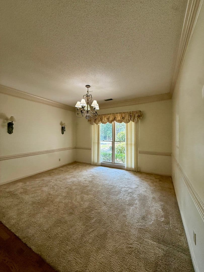 Savannah House: 11 Gossamer Ln.