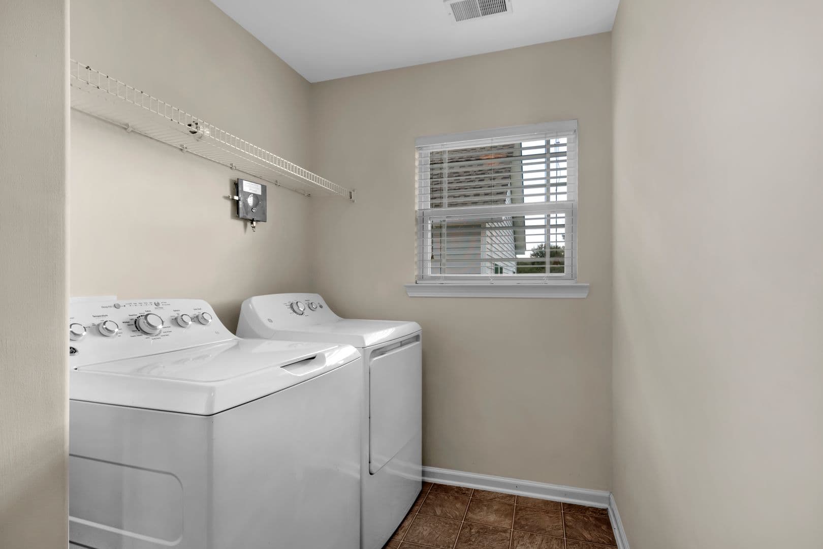 Richmond Hill House: 690 Summer Hill Way