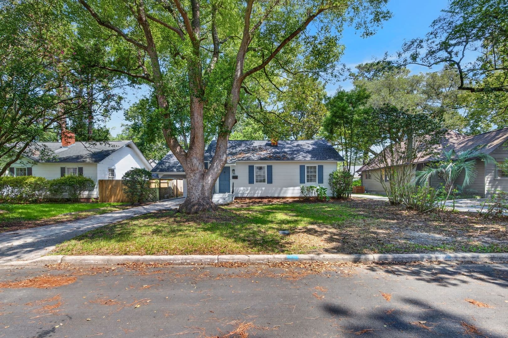 Savannah House: 216 E 57th St.