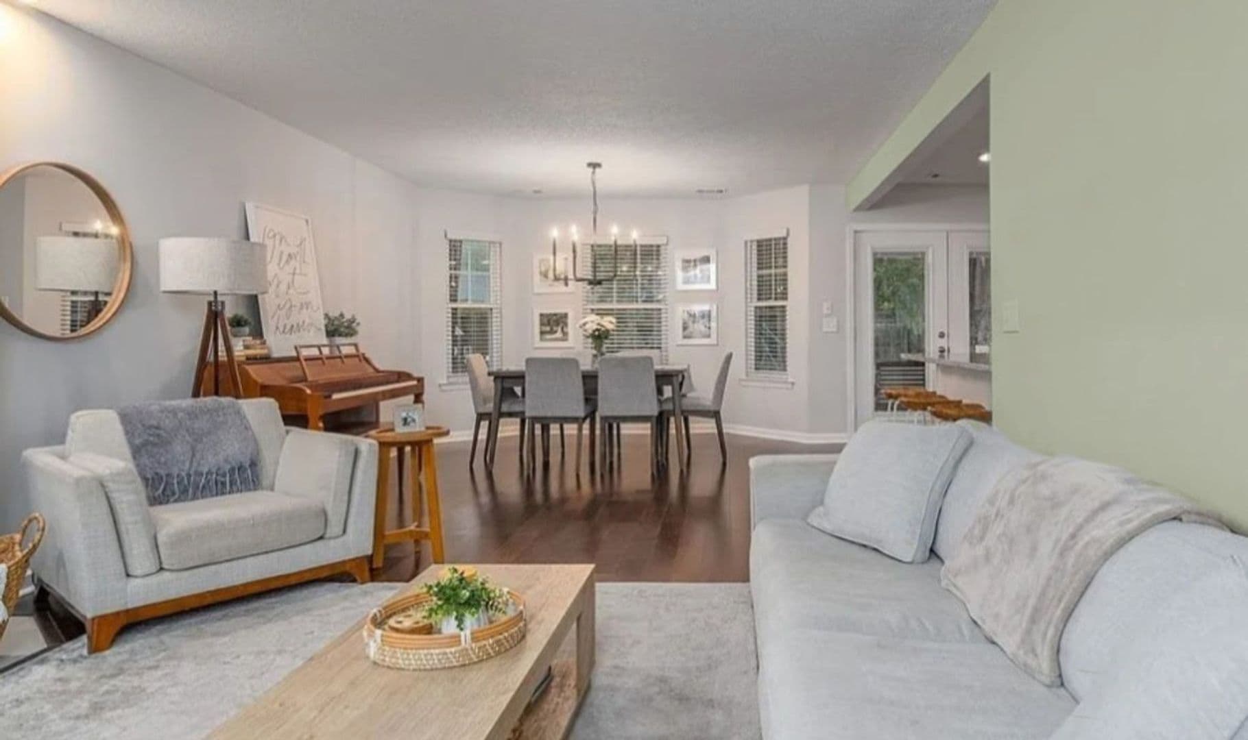 Savannah House: 112 Saint Ives Way