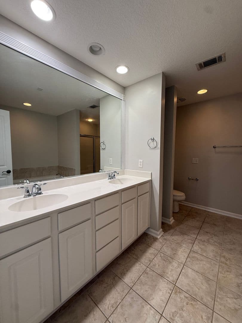Pooler House: 107 Ventura Place
