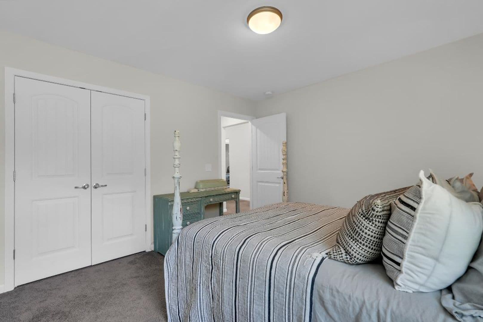 Savannah House: 24 Headlands Ct.