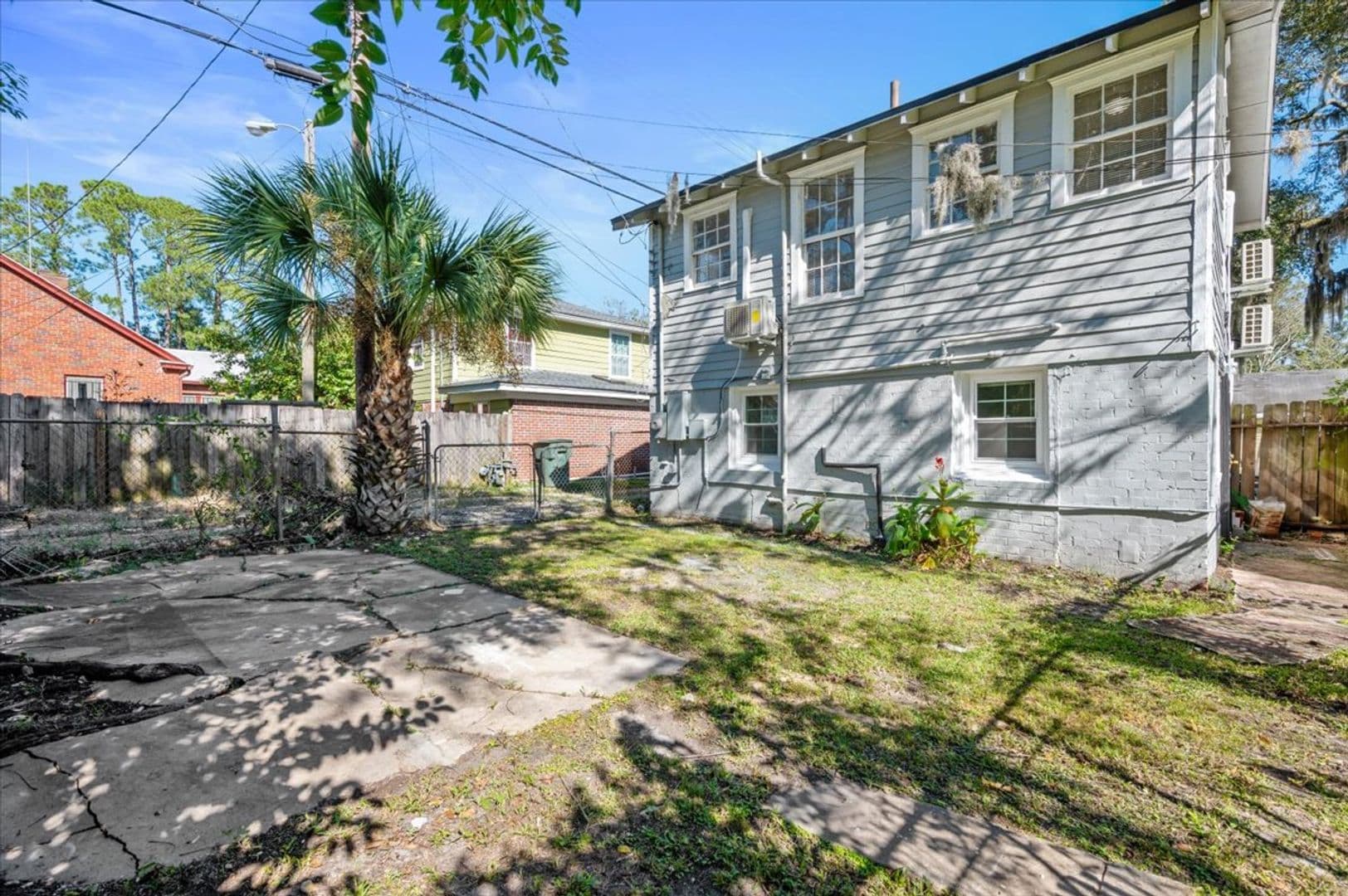Savannah House: 2415 Ash St.