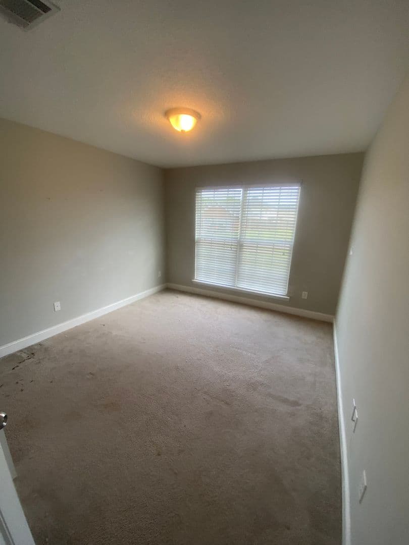 Midway House: 26 Kinlock Ct.