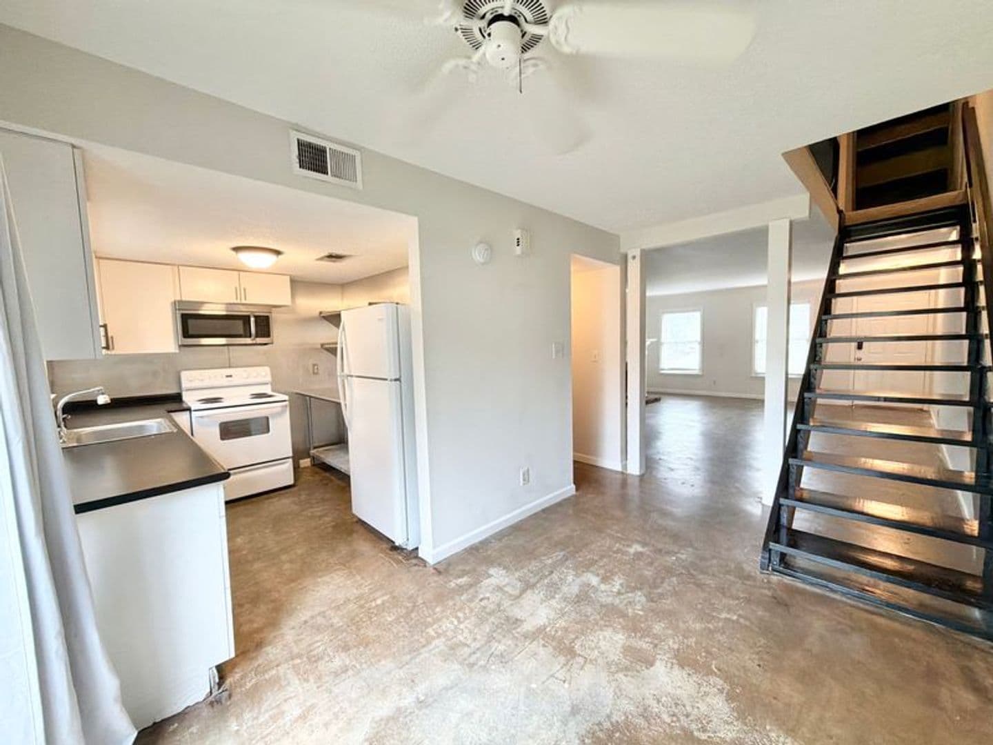 Savannah House: 6501 Habersham Street #14