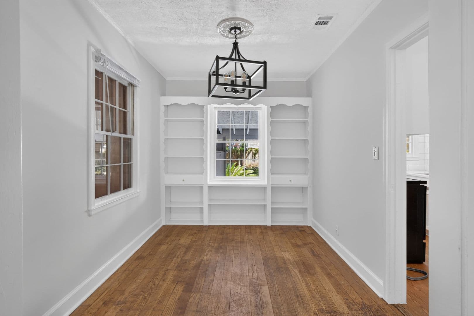 Savannah House: 216 E 57th St.