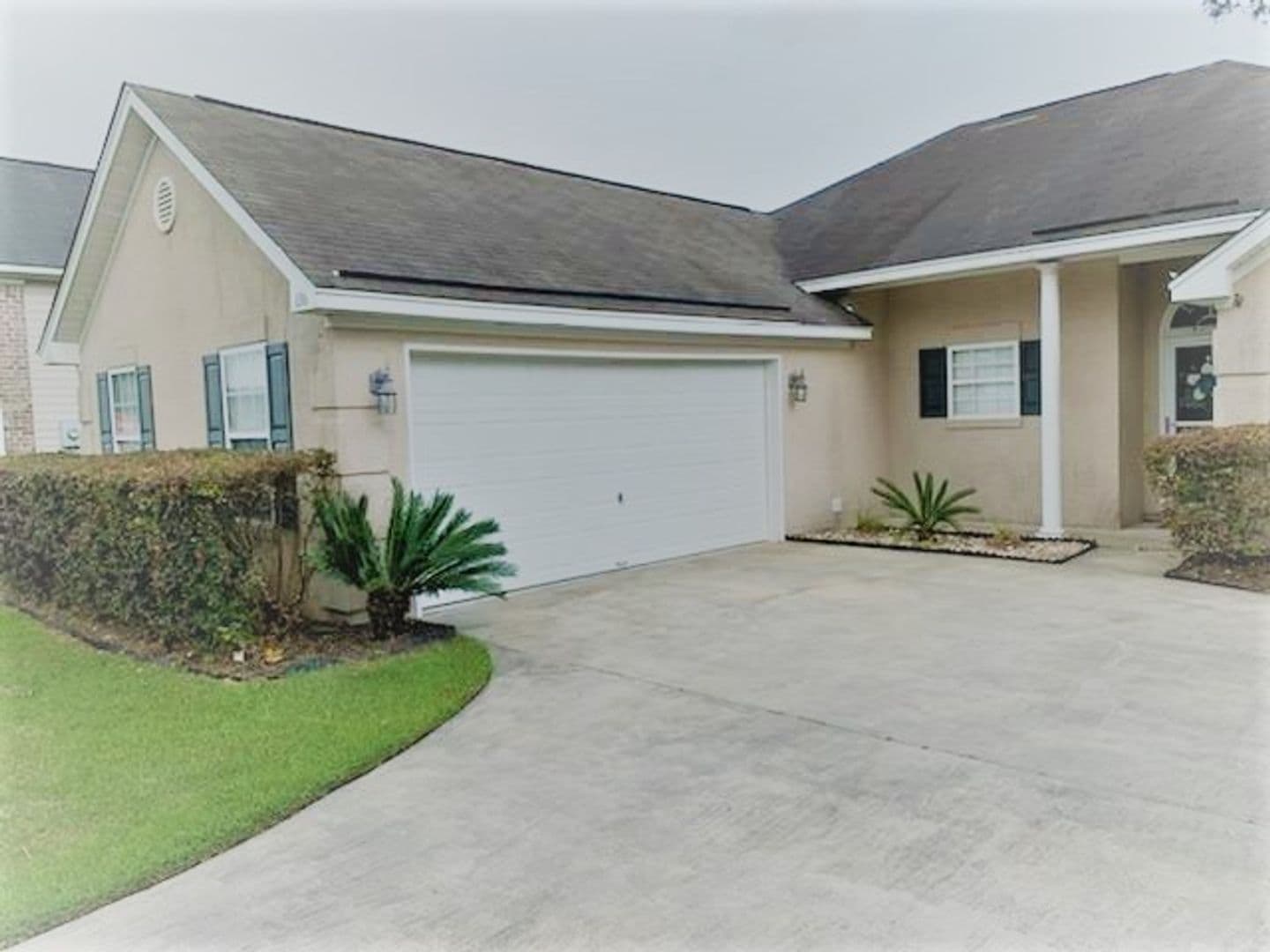 Richmond Hill House: 136 Lancaster Way