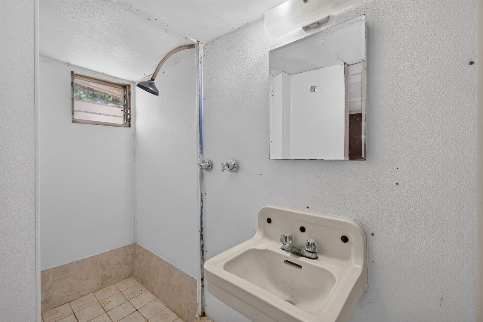 Savannah House: 216 E 57th St.