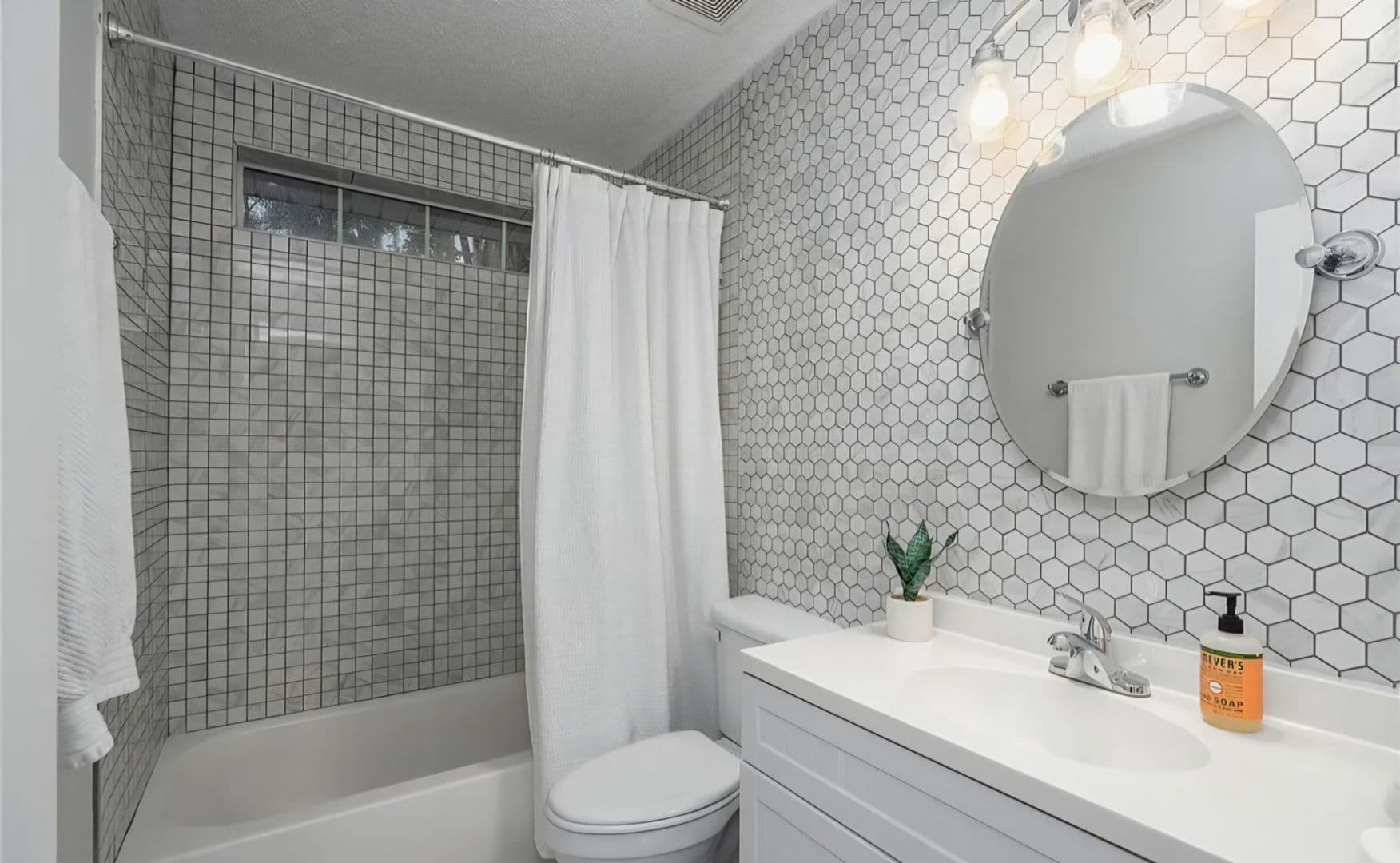 Savannah House: 112 Saint Ives Way