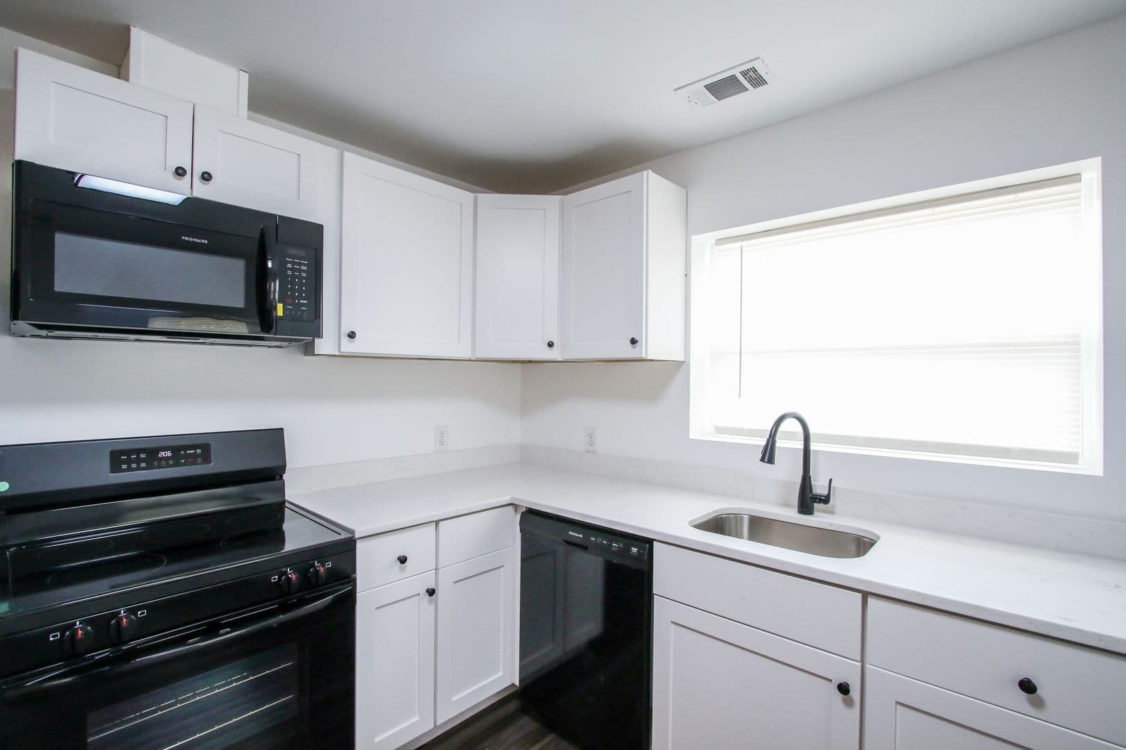 Savannah Apartment: 1904 E 51St St Unit C