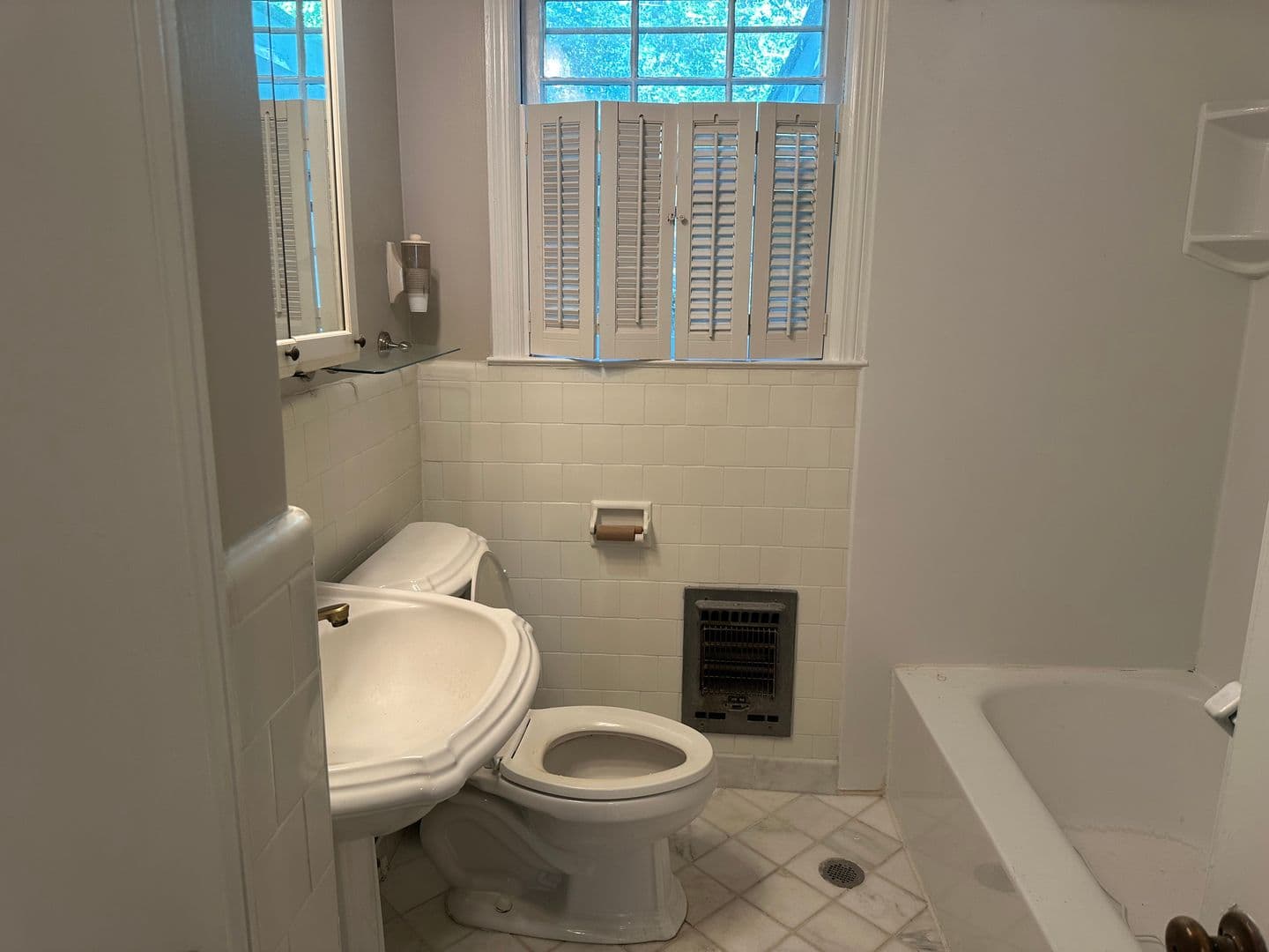 Savannah House: 5515 Habersham St.