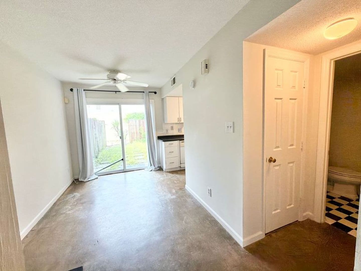 Savannah House: 6501 Habersham Street #14