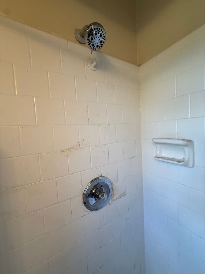 Savannah House: 1420 Claremont Circle