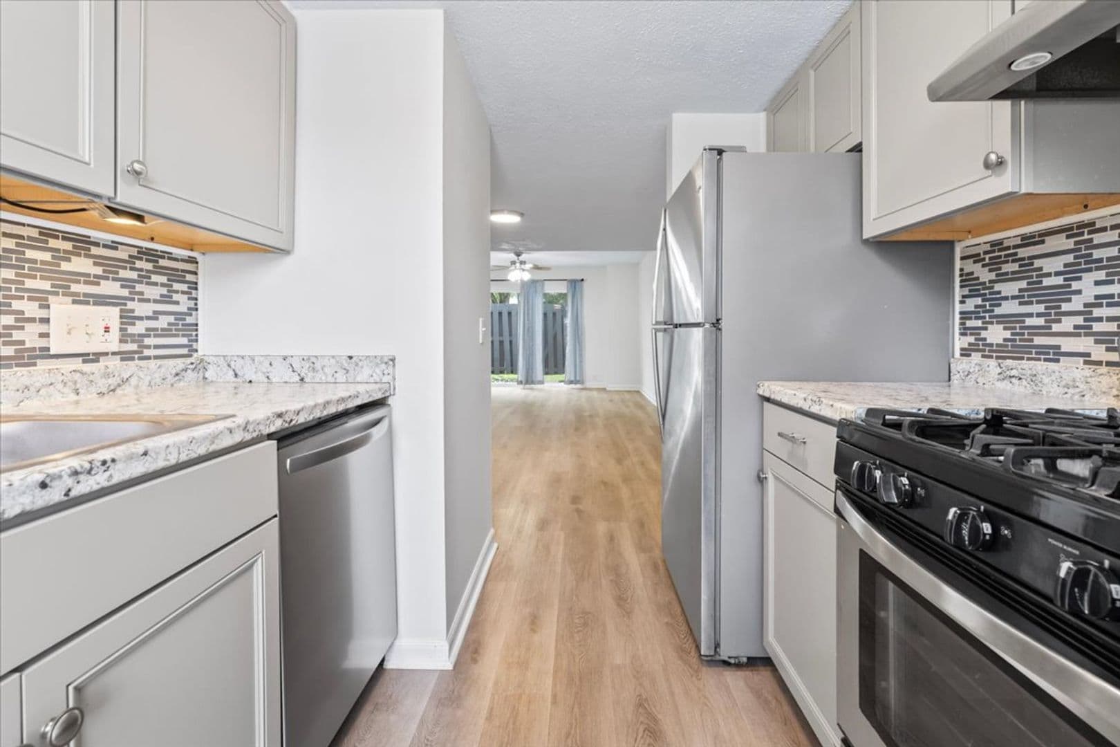 Savannah House: 68 Knollwood Circle
