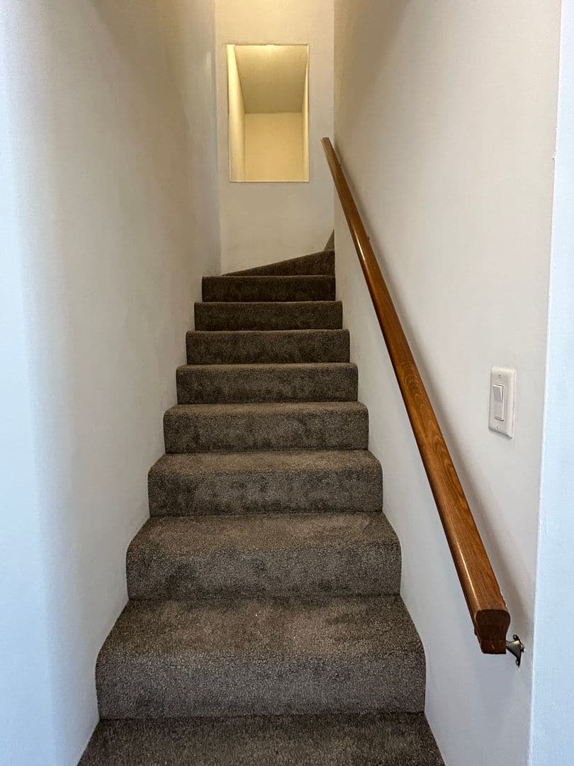 Savannah House: 66 Hidden Lake Ct.