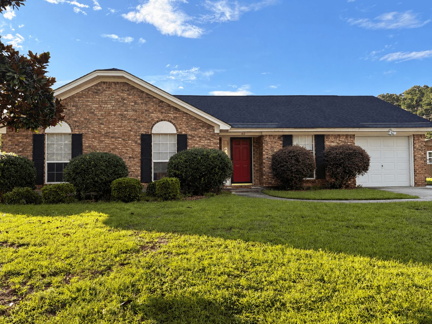 Richmond Hill House: 40 Lewis Dr