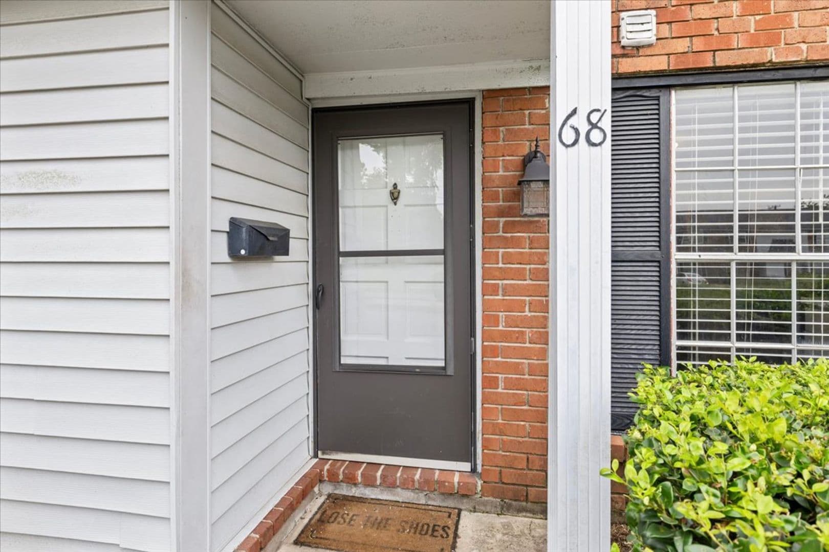 Savannah House: 68 Knollwood Circle