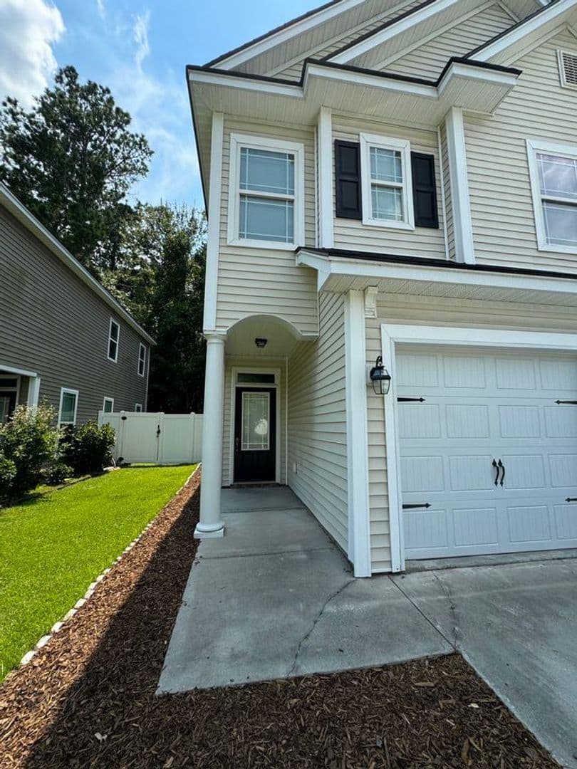 Richmond Hill House: 670 Summer Hill Way