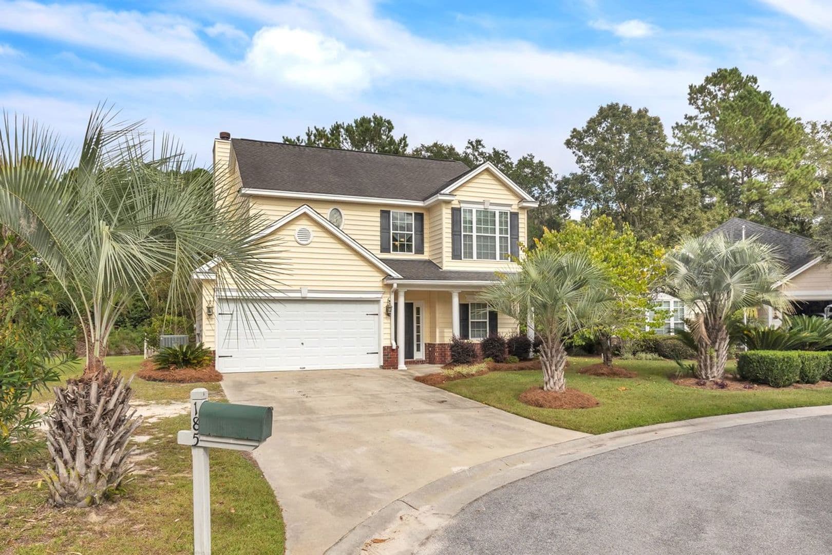 Richmond Hill House: 185 Oak Ridge Circle