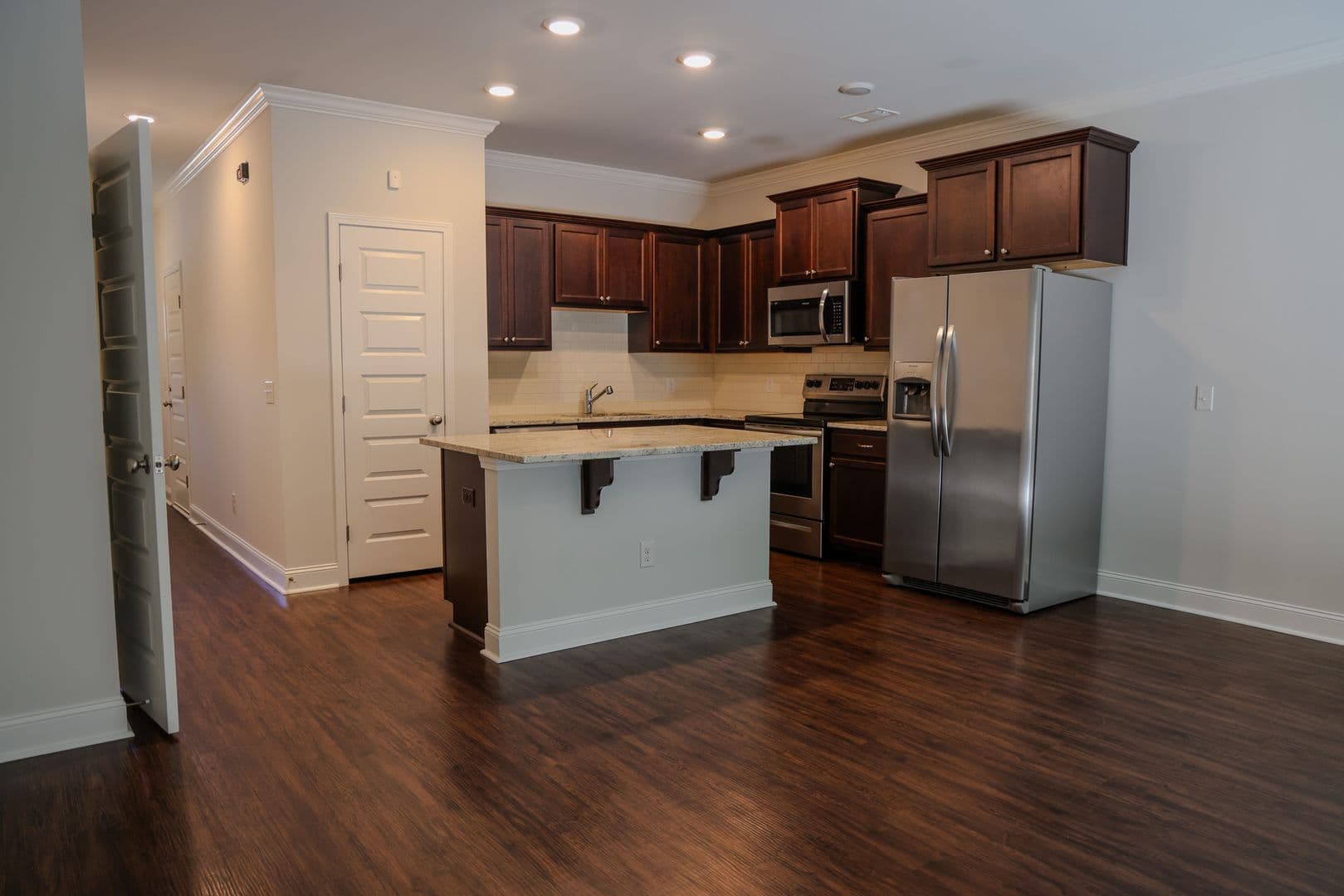 Richmond Hill House: 121 Horizon Ln.